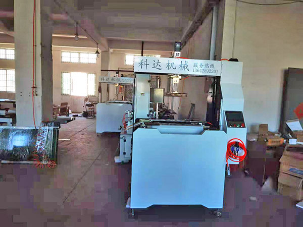 自動調(diào)模成型機(jī)應(yīng)該如何操作？