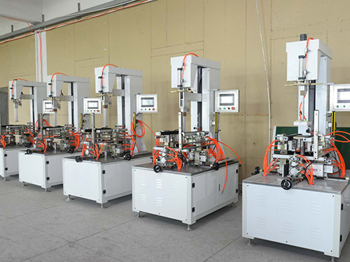 天地蓋機(jī)的圍邊機(jī)特點(diǎn)是什么？